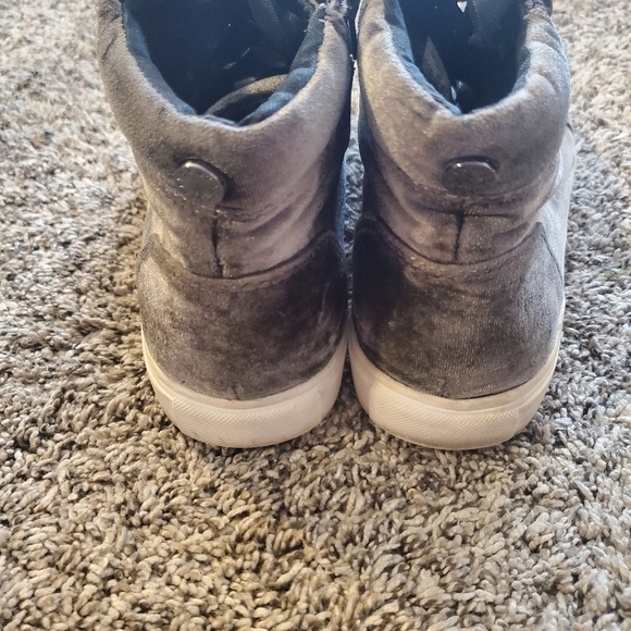 Steve Madden Women's Earnst-V Suede High Tops w/ Side Zip,‎ Size 6.5 B. - Picture 5 of 10